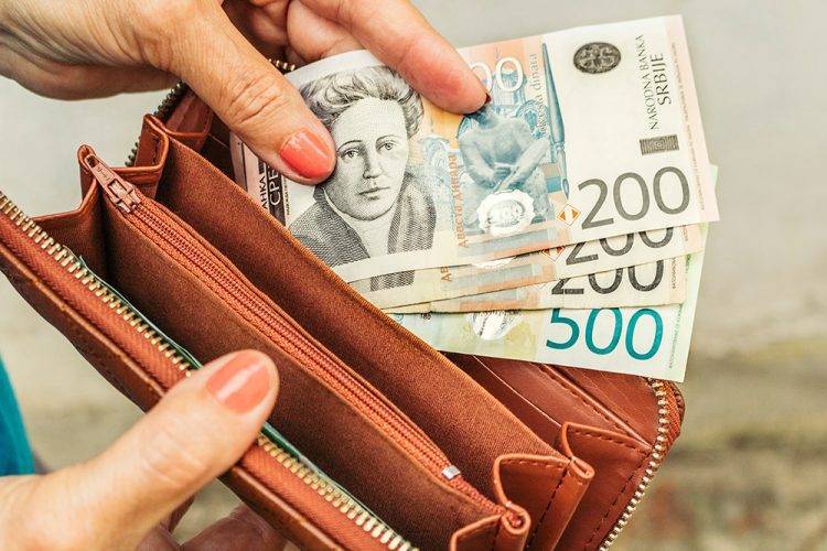 Serbian dinars in wallet, Löhne in Serbien
